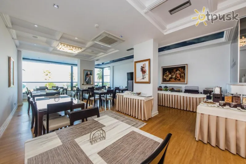Фото отеля Imperial Hotel 4* Влера Албанія бари та ресторани