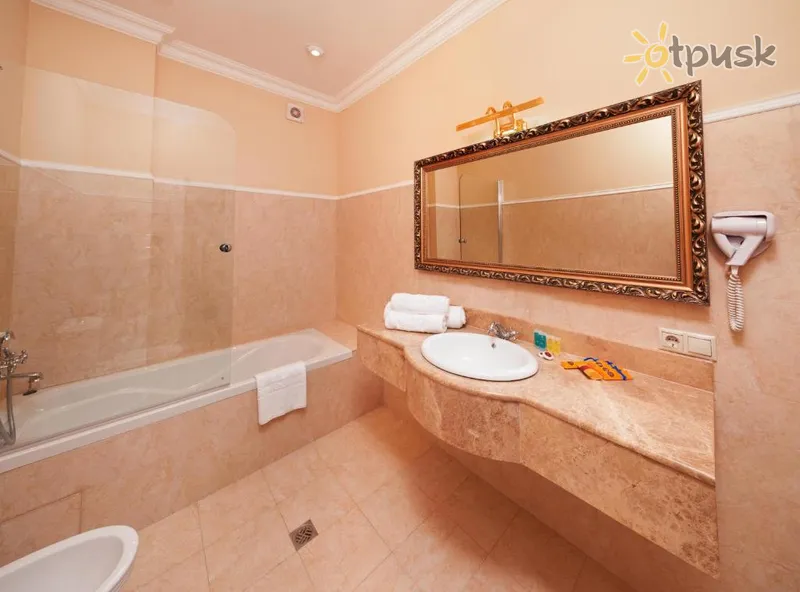 Фото отеля Royal Hotel & SPA Geneva 4* Трускавец Украина
