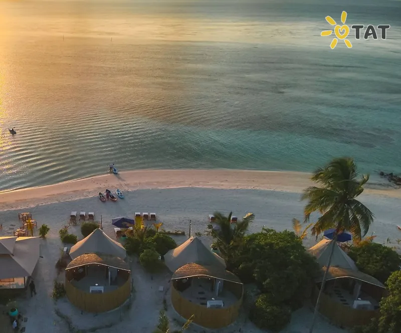 Фото отеля The Maverick Surf & Dive Lodge 3* Лааму Атолл Мальдивы пляж