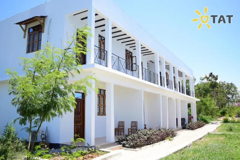 Фото отеля Kigwedeni Villas & Spa 3* Нунгви Танзания экстерьер и бассейны