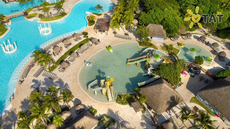 Фото отеля Family Selection at Grand Palladium Kantenah Resort & Spa 5* Plaja del Karmena Meksika ārpuse un baseini