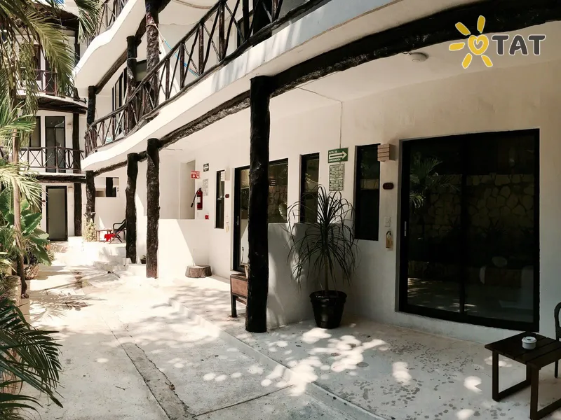 Фото отеля Siesta Fiesta Hotel 2* Плая дель Кармен Мексика экстерьер и бассейны