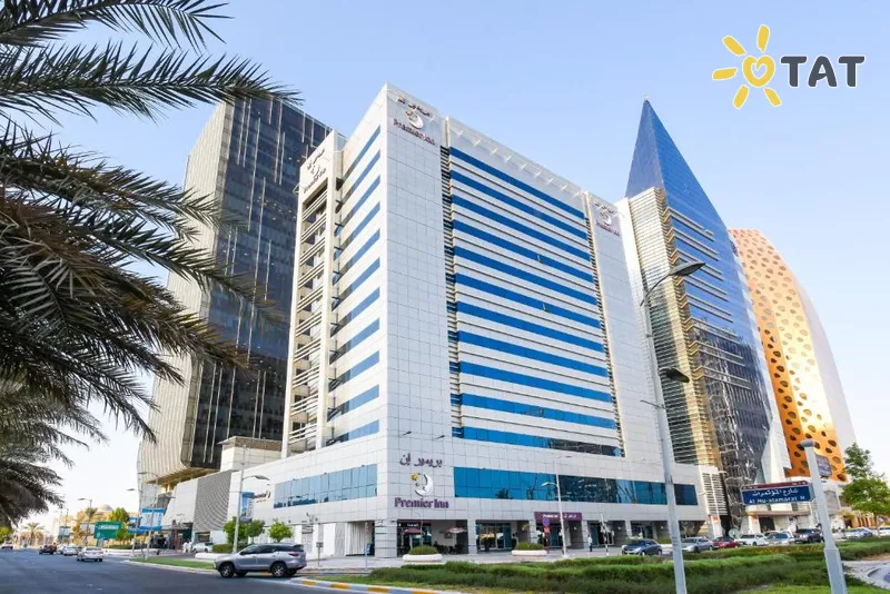 Фото отеля Premier Inn Abu Dhabi Capital Centre 3* Abu Dabis JAE išorė ir baseinai