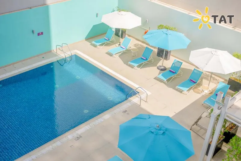 Фото отеля Premier Inn Abu Dhabi Capital Centre 3* Abu Dabis JAE išorė ir baseinai
