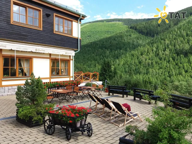 Фото отеля Zatisi Hotel 3* Шпиндлеров Млин Чехия экстерьер и бассейны