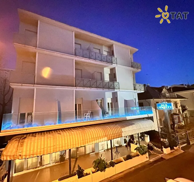 Фото отеля Due Gemelle Hotel 2* Riminis Italija išorė ir baseinai