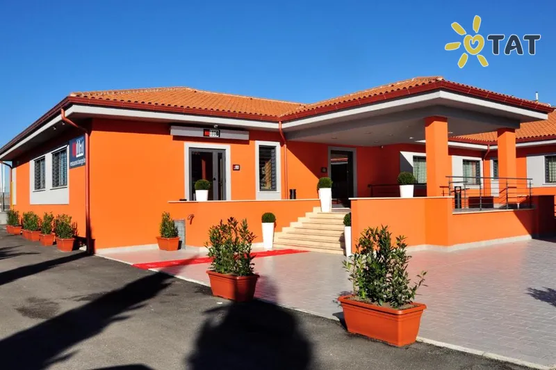 Фото отеля 325 Tor Vergata Hotel 3* Roma Italija išorė ir baseinai
