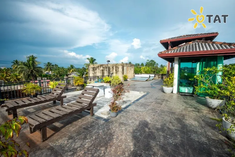Фото отеля Maple Place 4* Унаватуна Шри-Ланка экстерьер и бассейны
