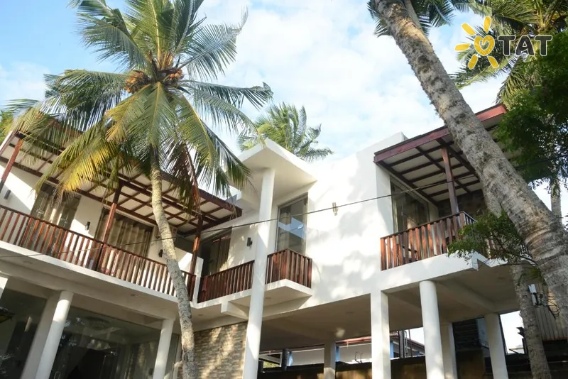 Фото отеля Sea View Tourist Inn 2* Тангалле Шри-Ланка экстерьер и бассейны