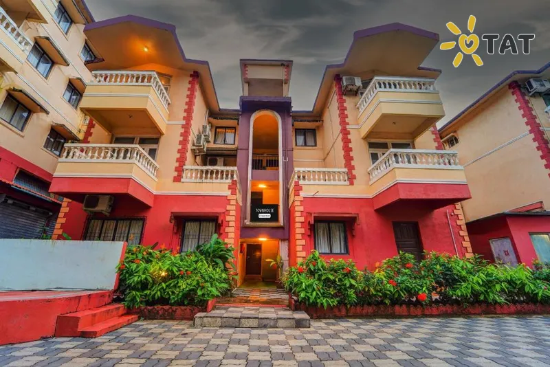 Фото отеля Townhouse Calangute - Baga Circle Formerly Park Avenue 2* Šiaurės Goa Indija išorė ir baseinai