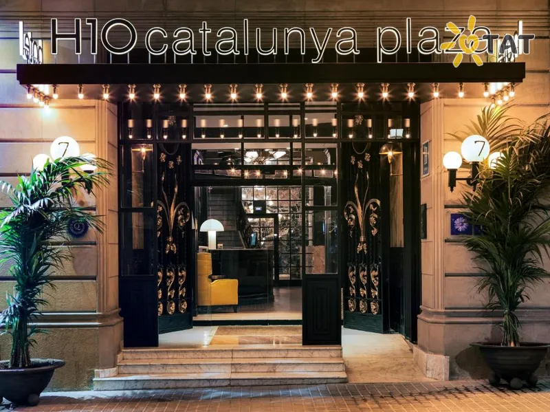 Фото отеля H10 Catalunya Plaza 3* Барселона Испания экстерьер и бассейны