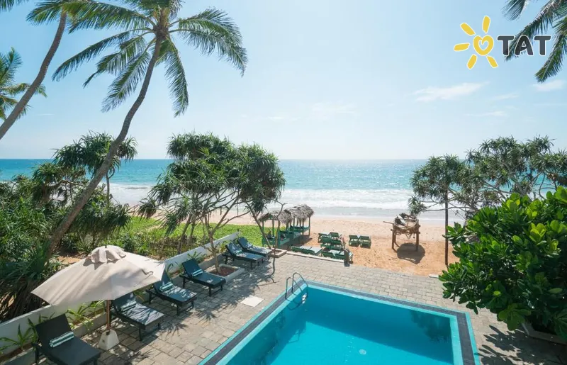 Фото отеля At Ease Beach Hotel 3* Hikaduva Šrilanka ārpuse un baseini