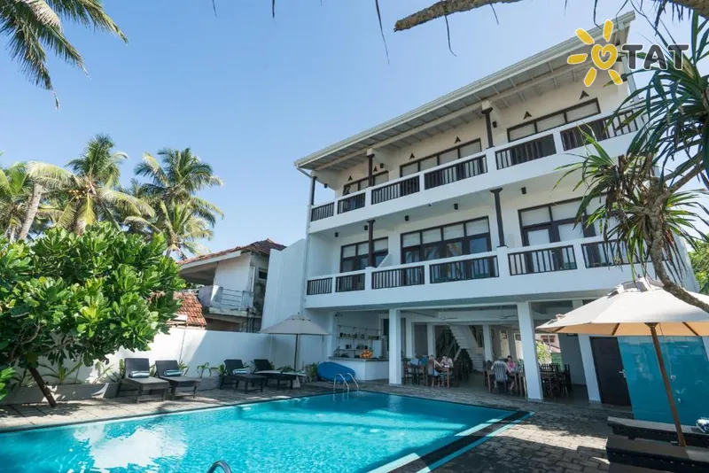 Фото отеля At Ease Beach Hotel 3* Hikaduva Šrilanka ārpuse un baseini