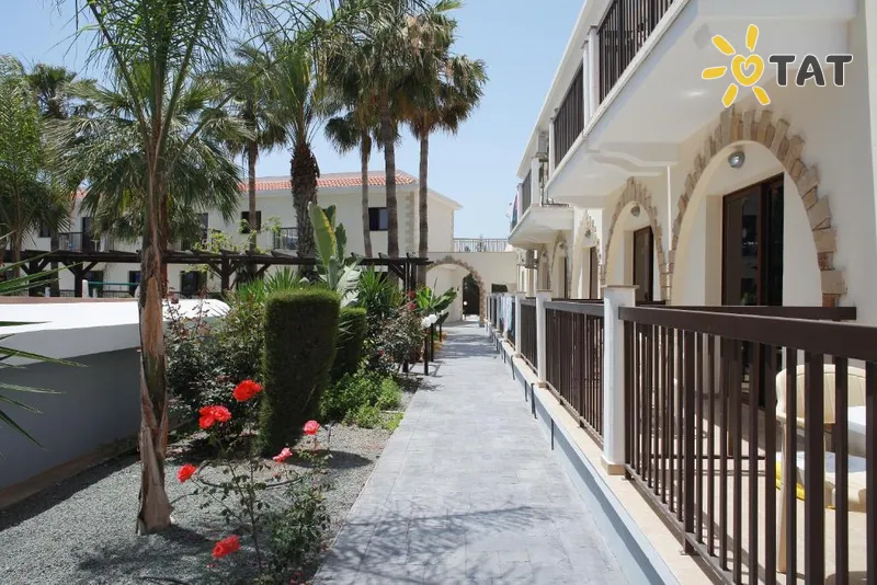 Фото отеля Loutsiana Hotel Apartments 3* Ayia Napa Kipras išorė ir baseinai