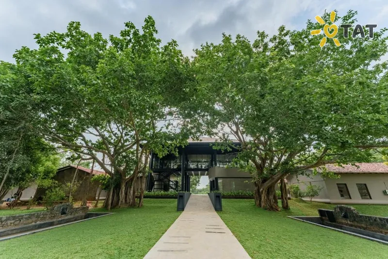 Фото отеля Ayugiri Ayurveda Wellness Resort Sigiriya 5* Канди Шри-Ланка экстерьер и бассейны