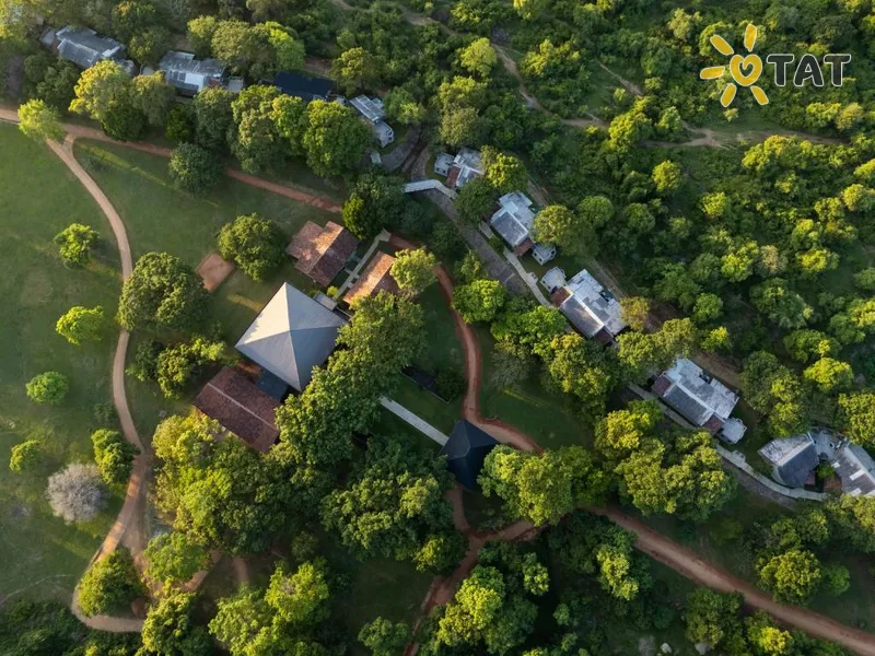 Фото отеля Ayugiri Ayurveda Wellness Resort Sigiriya 5* Канди Шри-Ланка экстерьер и бассейны