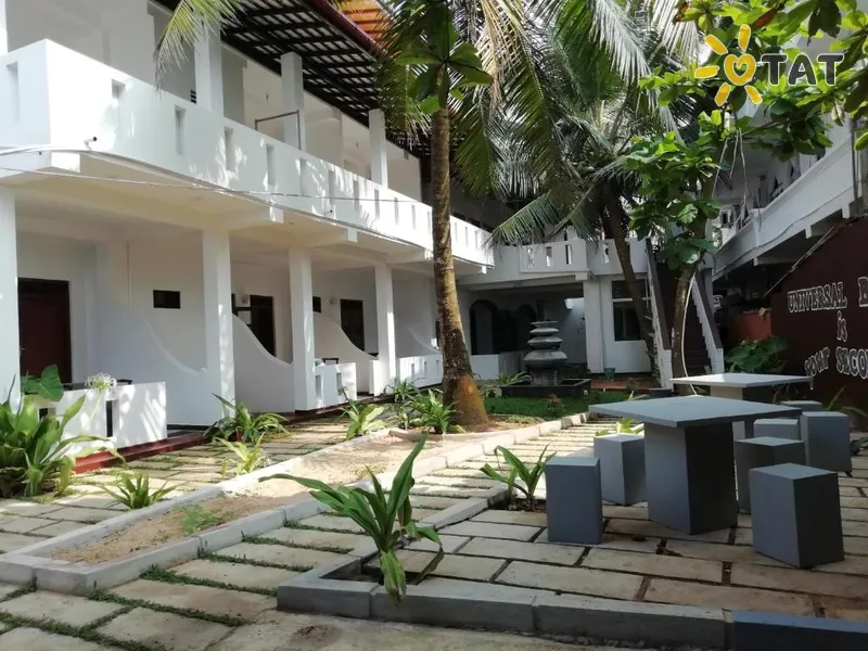 Фото отеля Universal Beach Hotel 2* Хиккадува Шри-Ланка экстерьер и бассейны