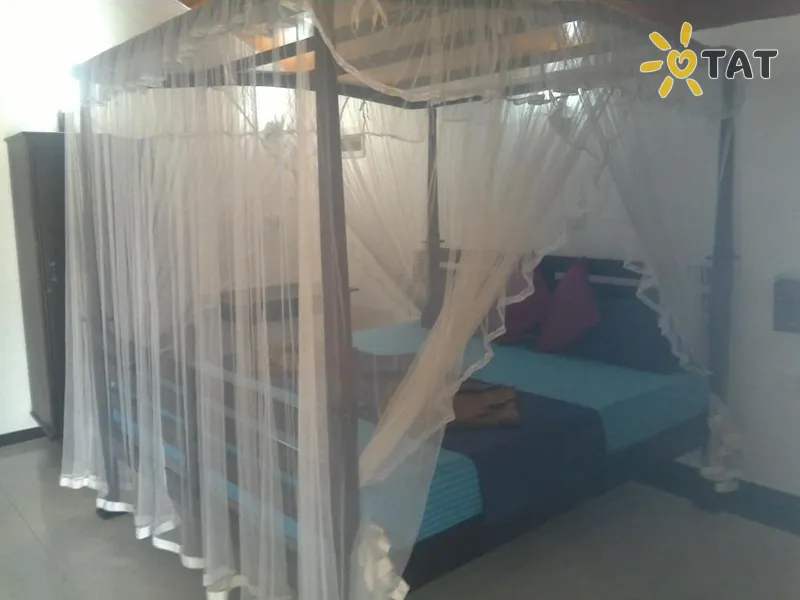 Фото отеля Universal Beach Hotel 2* Хиккадува Шри-Ланка номера