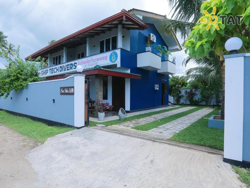 Фото отеля Sea View Villa 2* Хиккадува Шри-Ланка экстерьер и бассейны