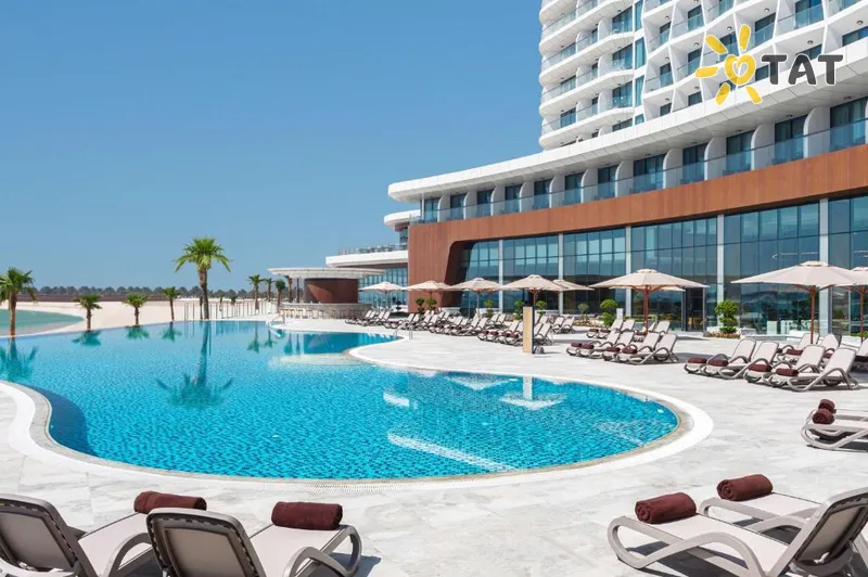 Фото отеля Hampton by Hilton Marjan Island 4* Рас Аль-Хайма ОАЭ экстерьер и бассейны