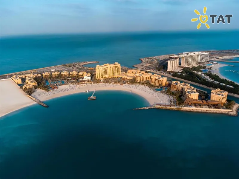 Фото отеля DoubleTree by Hilton Resort & Spa Marjan Island 5* Рас Аль-Хайма ОАЭ экстерьер и бассейны