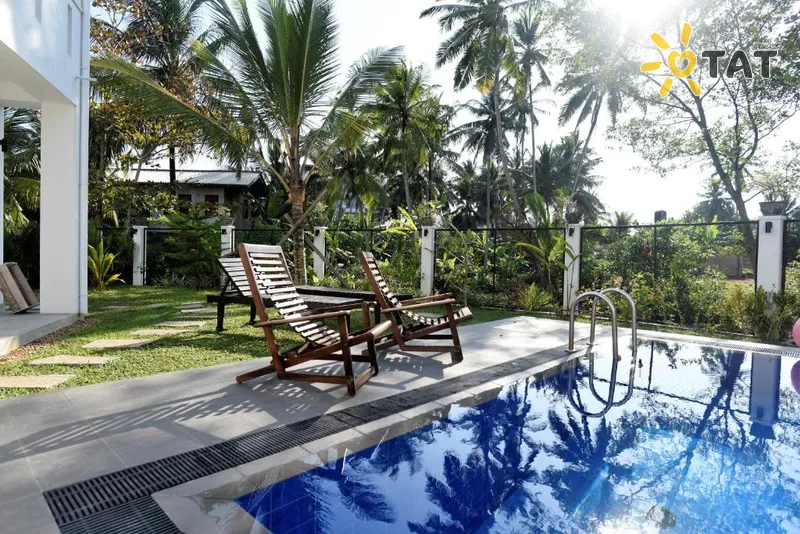Фото отеля Jippie The Villa 2* Хиккадува Шри-Ланка экстерьер и бассейны
