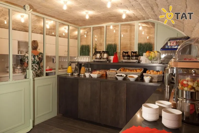Фото отеля Des Trois Poussins 3* Paryžius Prancūzija barai ir restoranai