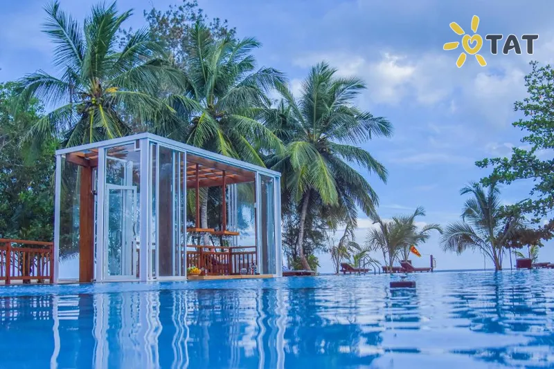 Фото отеля Marakolliya Beach Resort 2* Tangalle Šri Lanka išorė ir baseinai