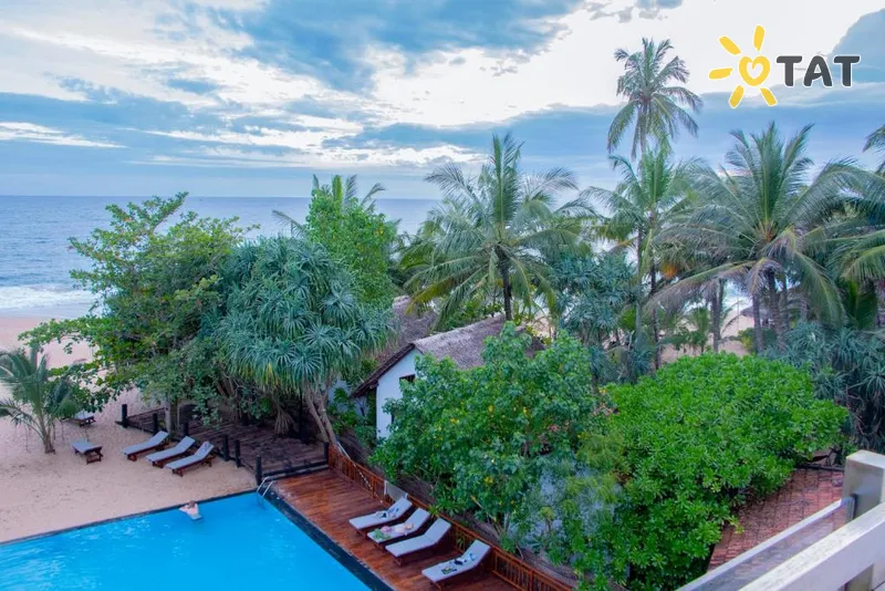 Фото отеля Marakolliya Beach Resort 2* Tangalle Šri Lanka išorė ir baseinai
