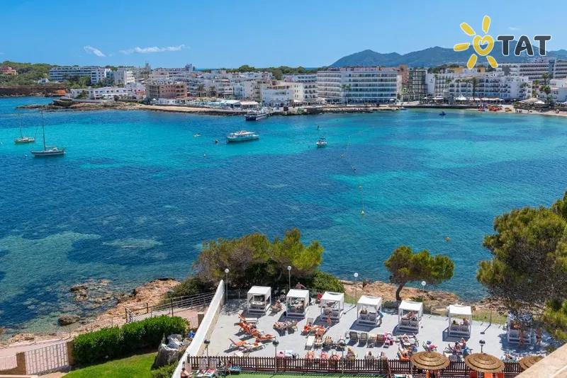 Фото отеля Leonardo Royal Ibiza Santa Eulalia Hotel 4* par. Ibiza Spānija ārpuse un baseini