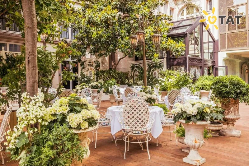 Фото отеля Renaissance Paris Le Parc Trocadero Tour Eiffel Hotel 4* Париж Франція екстер'єр та басейни