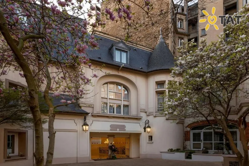 Фото отеля Renaissance Paris Le Parc Trocadero Tour Eiffel Hotel 4* Париж Франція екстер'єр та басейни