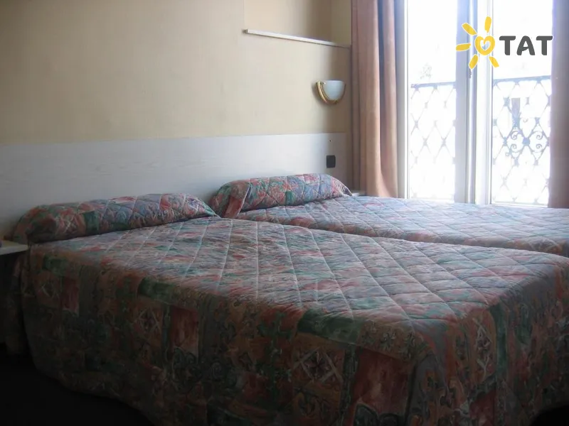 Фото отеля Ferney Republique Hotel 2* Париж Франція номери