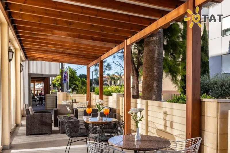 Фото отеля Kapetanios Limassol Hotel 3* Лимассол Кипр бары и рестораны