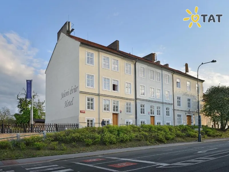 Фото отеля EA Hotel Jeleni Dvur 3* Прага Чехия экстерьер и бассейны
