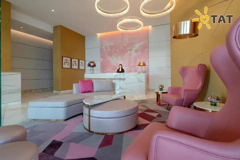 Фото отеля Hilton Dubai Creek Hotel & Residences 5* Dubaija AAE vestibils un interjers