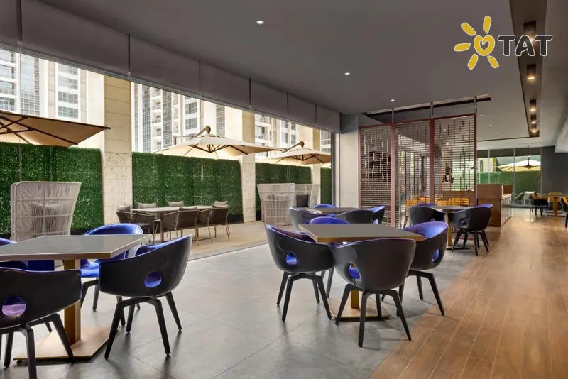 Фото отеля Novotel Dubai Gold District 4* Dubajus JAE barai ir restoranai