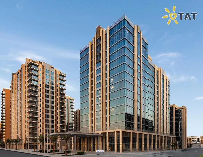 Фото отеля Novotel Dubai Gold District 4* Dubajus JAE išorė ir baseinai