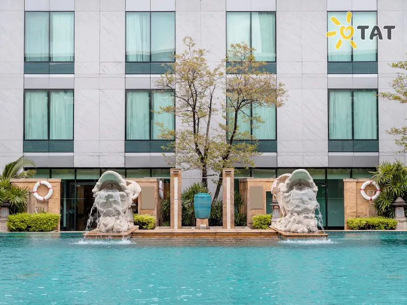 Фото отеля Hyatt Regency Bangkok Suvarnabhumi Airport 4* Бангкок Таиланд экстерьер и бассейны