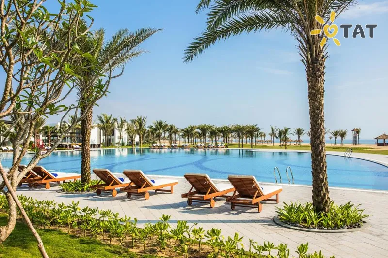 Фото отеля Vinpearl Resort & Golf Nam Hoi An 5* Danang Vjetnama ārpuse un baseini