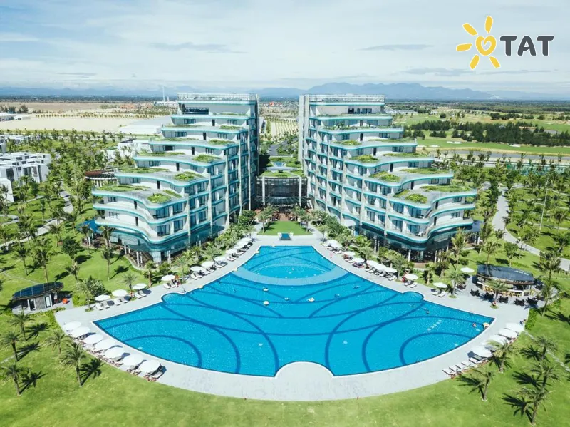 Фото отеля Vinpearl Resort & Golf Nam Hoi An 5* Danang Vjetnama ārpuse un baseini