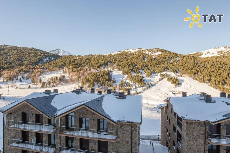 Фото отеля Pierre & Vacances Andorra Bordes d’Envalira 3* Kanillo Andora ārpuse un baseini