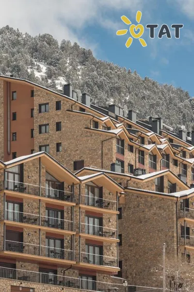 Фото отеля Pierre & Vacances Andorra Bordes d’Envalira 3* Kanillo Andora ārpuse un baseini