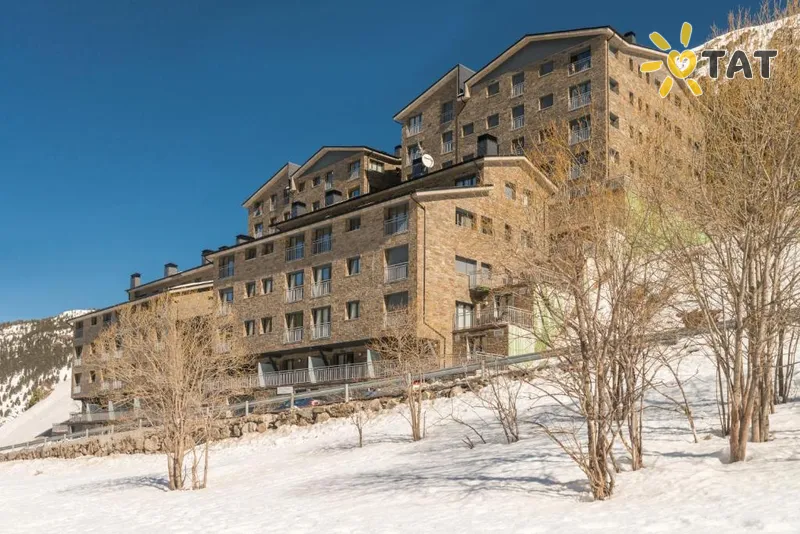 Фото отеля Pierre & Vacances Andorra Sunari Peretol 3* Canillo Andora išorė ir baseinai