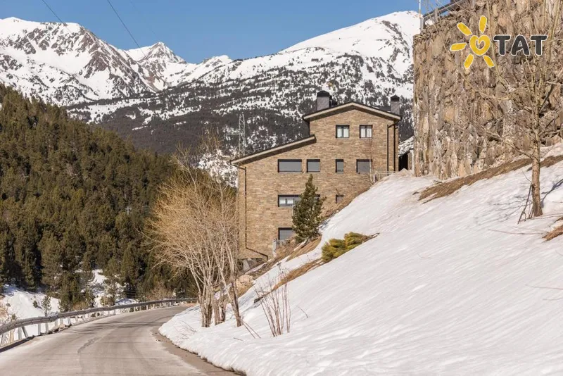 Фото отеля Pierre & Vacances Andorra Sunari Peretol 3* Canillo Andora išorė ir baseinai