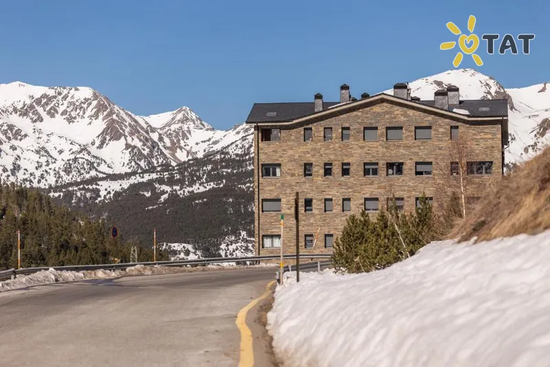 Фото отеля Pierre & Vacances Andorra Sunari Peretol 3* Canillo Andora išorė ir baseinai