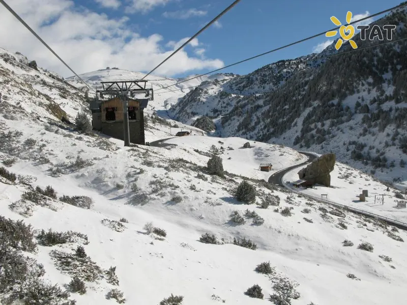 Фото отеля Yomo Petit Paris Hotel 3* Энкамп Андорра экстерьер и бассейны