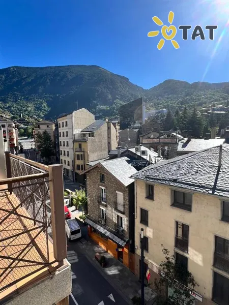 Фото отеля Yomo Petit Paris Hotel 3* Энкамп Андорра экстерьер и бассейны