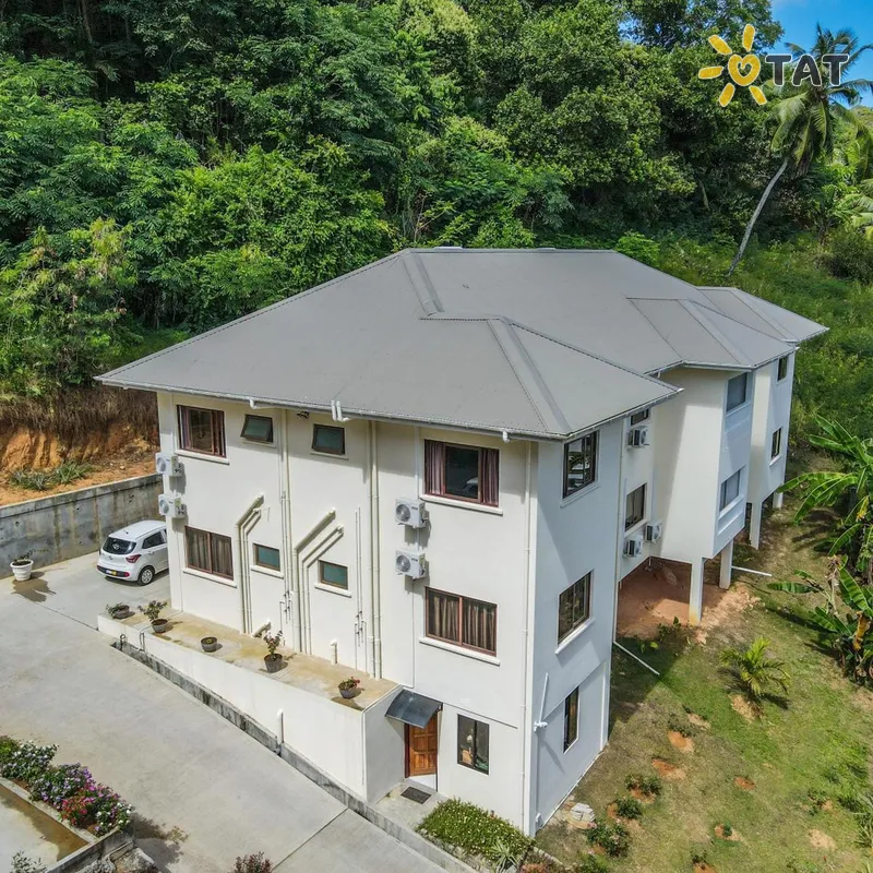 Фото отеля Kanasuk Self Catering Apartment 4* о. Маэ Сейшельские о-ва экстерьер и бассейны