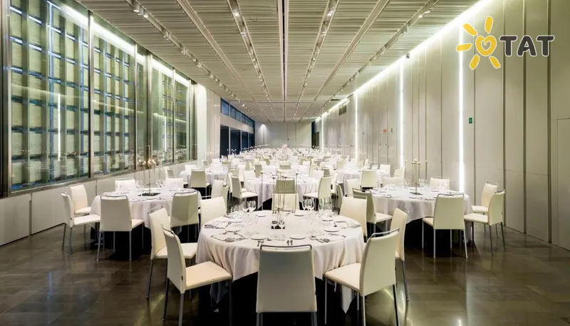 Фото отеля NH Constanza 4* Barselona Spānija bāri un restorāni